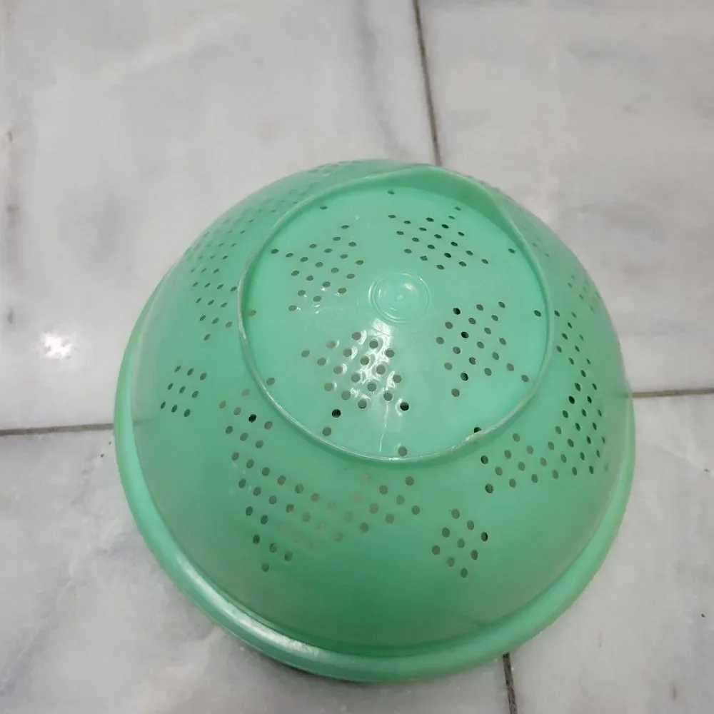 Vintage 3 Quart Tupperware Jadite Green Colander Strainer 339-8